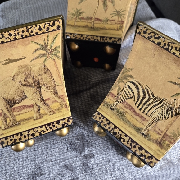 Set of 3 Safari Flower Pots (Plants not included) 51/2" x 51/2" x 5" high - Picture 2 of 5